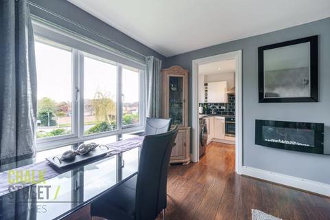24 Berry Close, Hornchurch, RM12 6UB