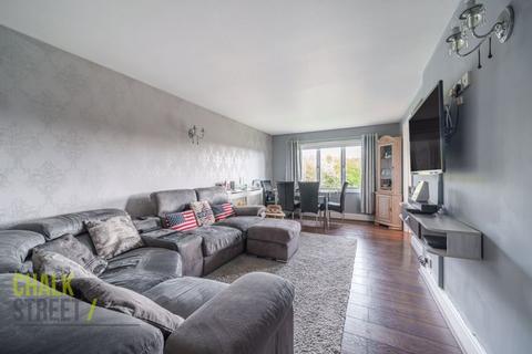 24 Berry Close, Hornchurch, RM12 6UB