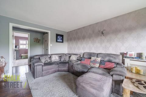 24 Berry Close, Hornchurch, RM12 6UB