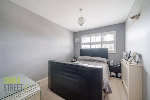 24 Berry Close, Hornchurch, RM12 6UB