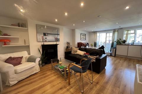 3 bedroom flat to rent, York Grove,Peckham,London