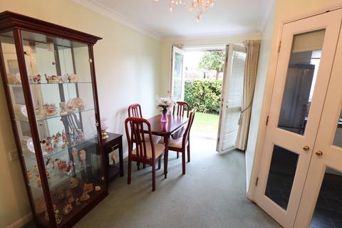 1 bedroom retirement property for sale - King Georges Close, Rayleigh, SS6