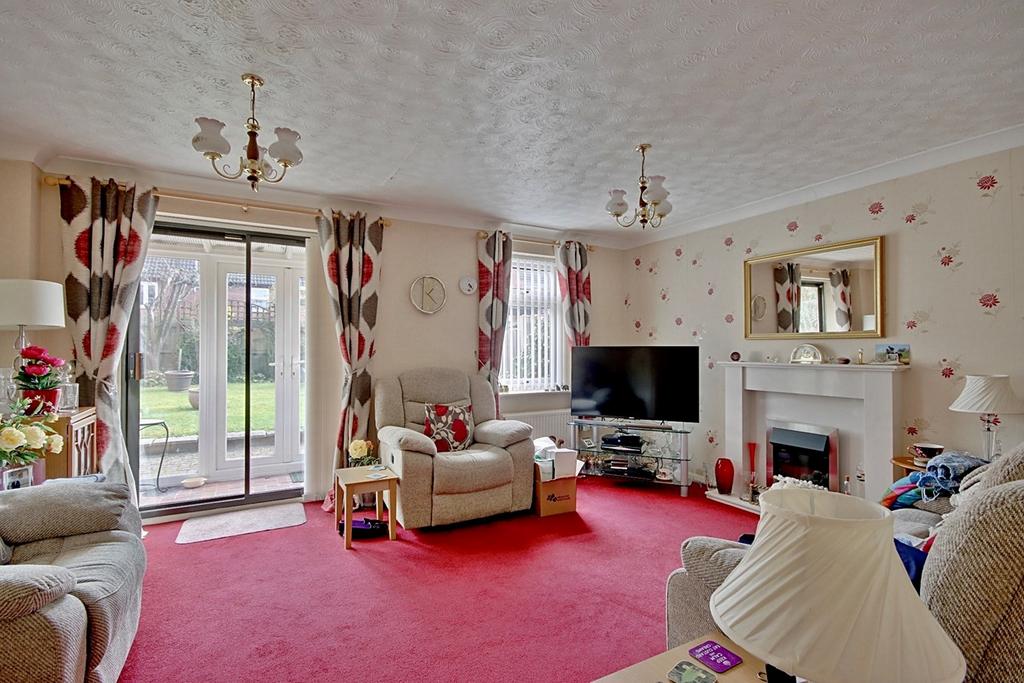 Fox Drive, St Peters, Worcester, WR5 3 bed end of terrace house £275,000