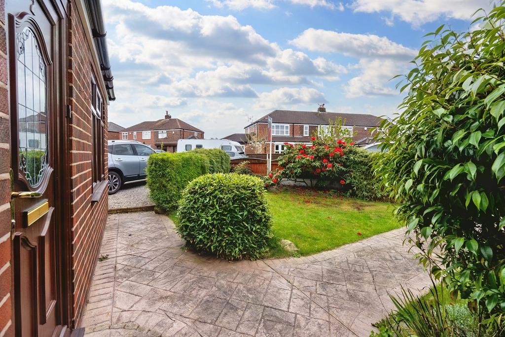 Hayfield Road, Woolston, Warrington, WA1 4 bed semidetached house for