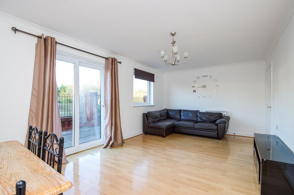 Chester Road, Stretford, Manchester, M32 2 bed apartment £175,000