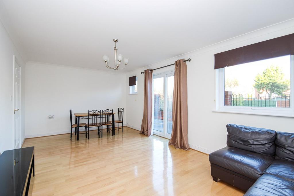 Chester Road, Stretford, Manchester, M32 2 bed apartment £175,000