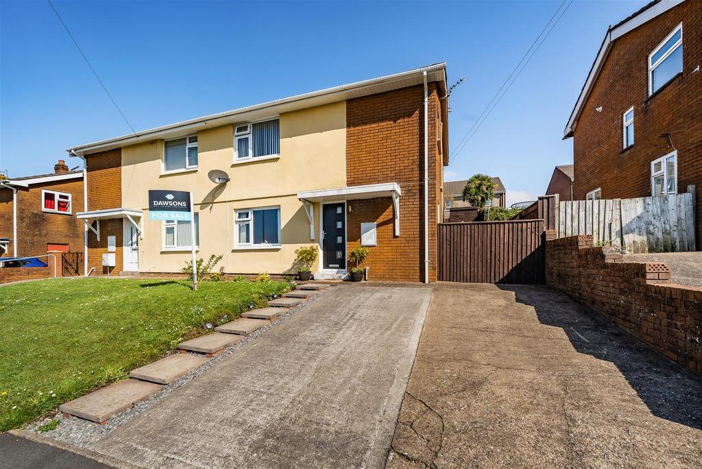 Clos Rhandir, Loughor, Swansea 3 bed semidetached house for sale £