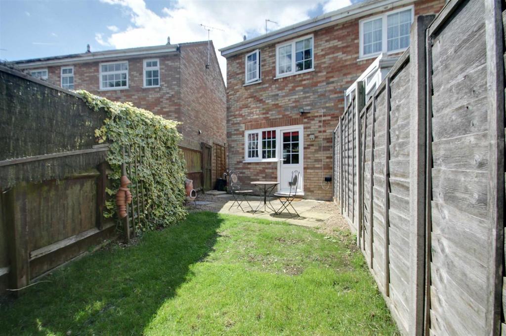 Old Farm, Pitstone 1 bed terraced house to rent £925 pcm (£213 pw)