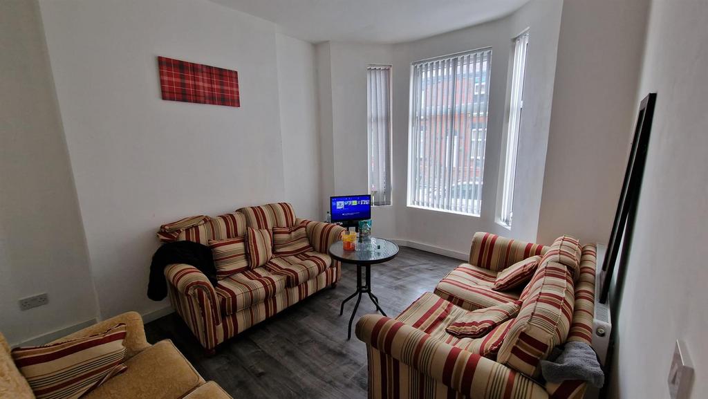 Abbey Hey Lane, Abbey Hey, Manchester 3 bed terraced house £1,150 pcm