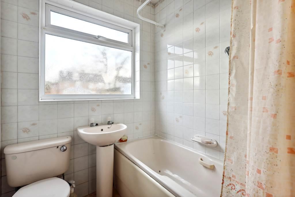 Bathroom- 29 townend.jpg