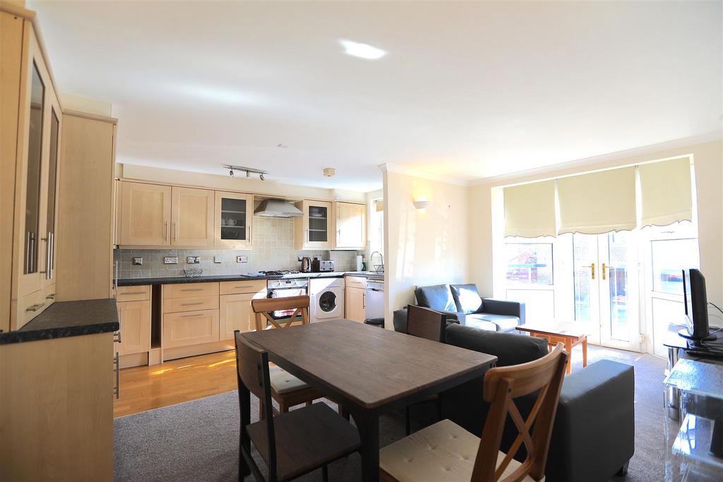 Granville Road, London NW2 2 bed flat £2,200 pcm (£508 pw)