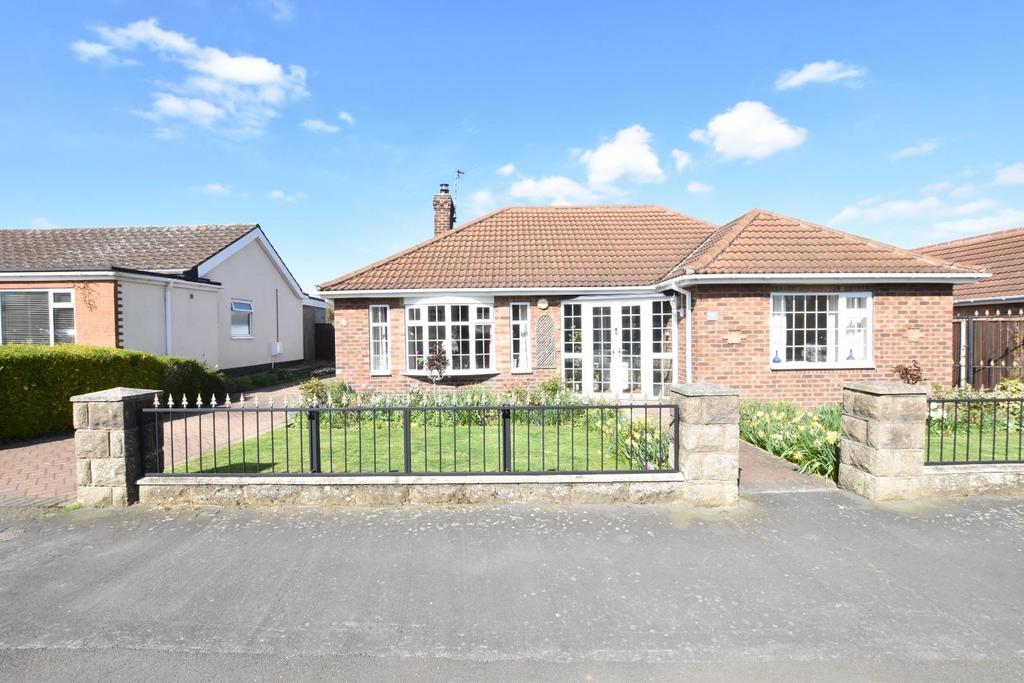 West Common Gardens, Scunthorpe... 3 bed detached bungalow £330,000