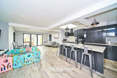 44 New Road, London, E4 8ET