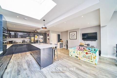 44 New Road, London, E4 8ET