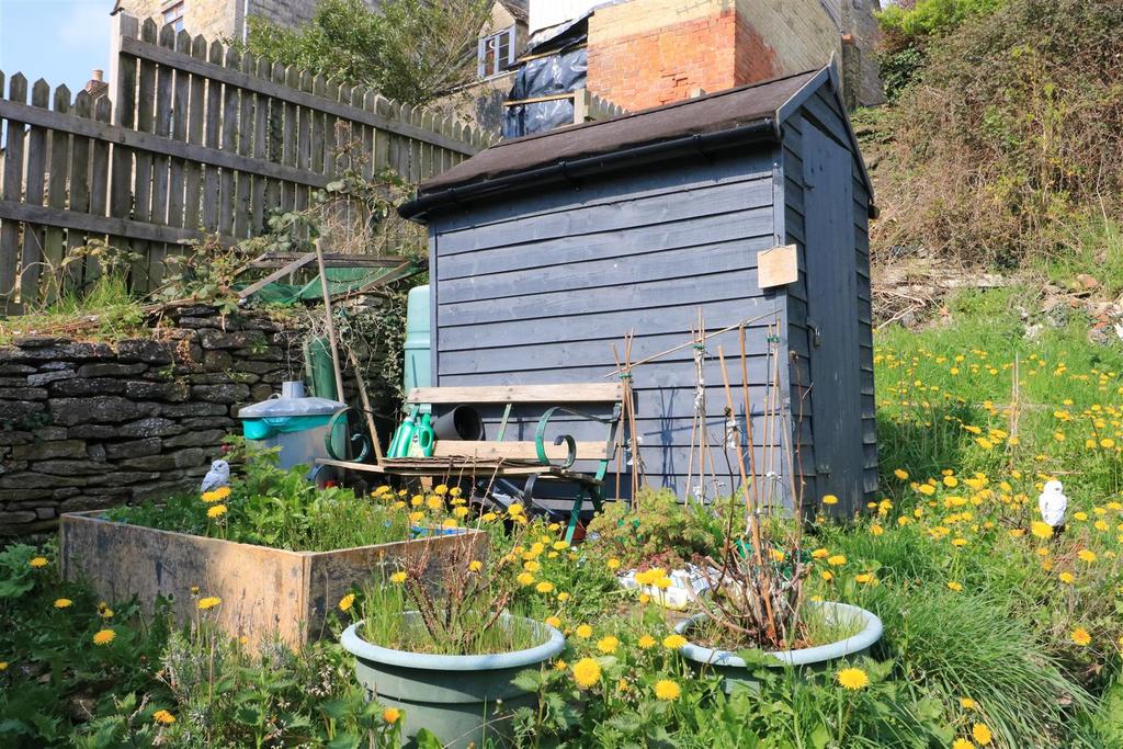 Garden with shed