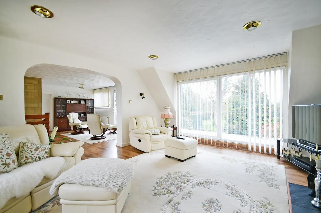 Open plan sitting room/study