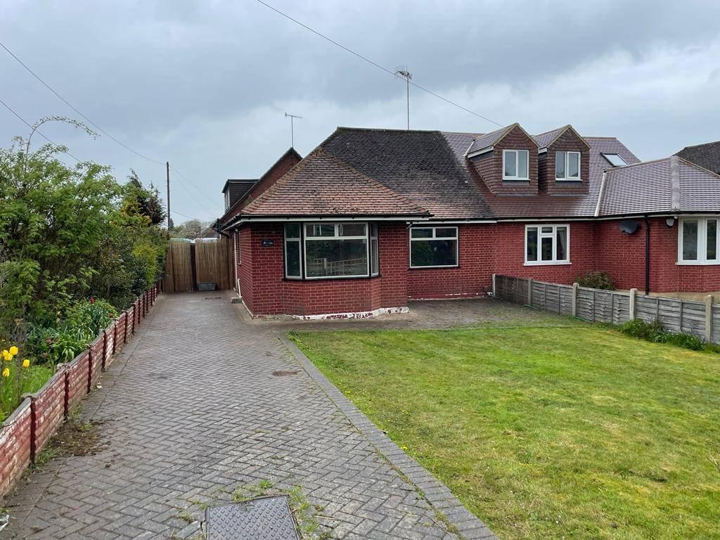 Oakwood Road, Bricket Wood. 2 bed semidetached bungalow £1,750 pcm