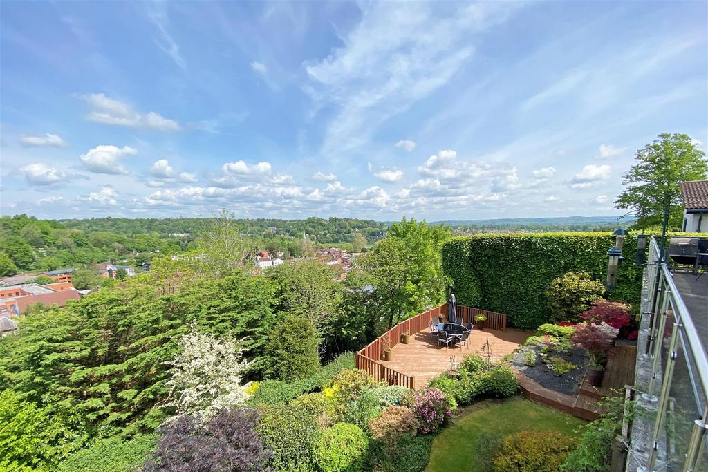 Busbridge, Godalming Stunning Views & Short Walk of High Street 5 bed