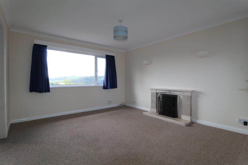 Higher Westonfields, Totnes 2 bed bungalow £995 pcm (£230 pw)