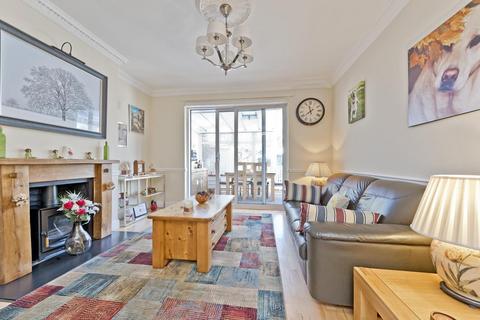 90 Meadow Walk, Epsom, KT19 0AX