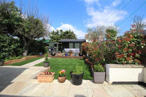90 Meadow Walk, Epsom, KT19 0AX