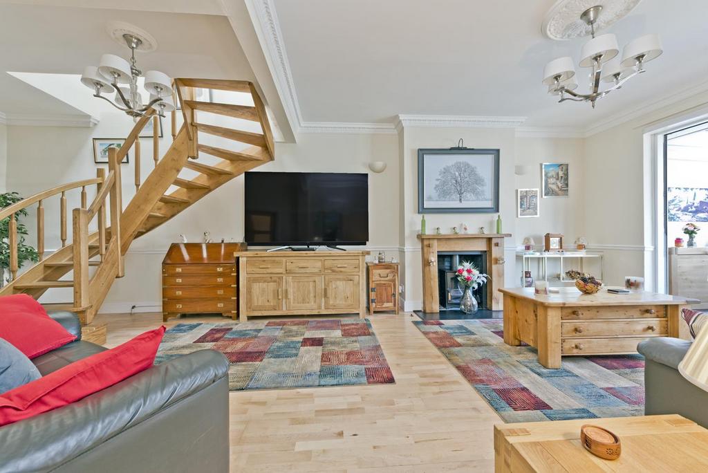 90 Meadowwalk 0011.jpg