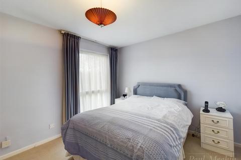 5 Middlefields, Croydon, CR0 9LF