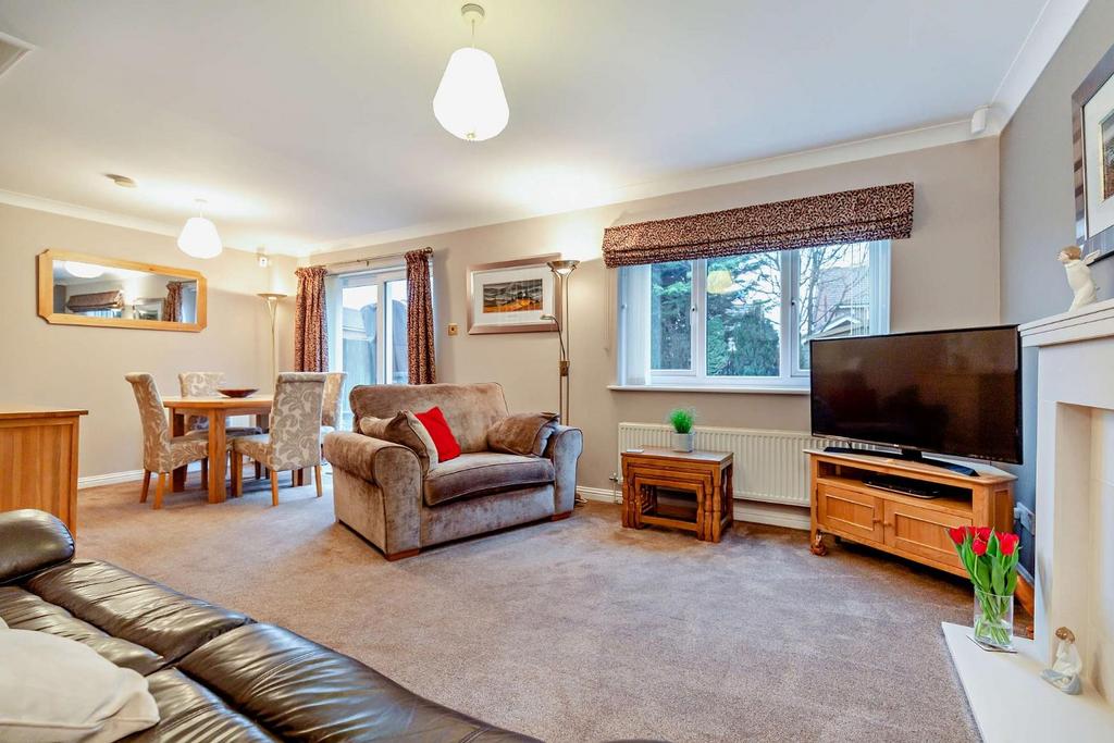 Caithness Close, York 3 bed detached house £380,000