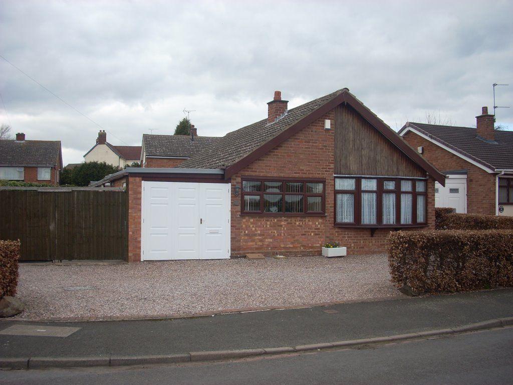 Newbridge Road, Wall Heath 2 bed bungalow £875 pcm (£202 pw)