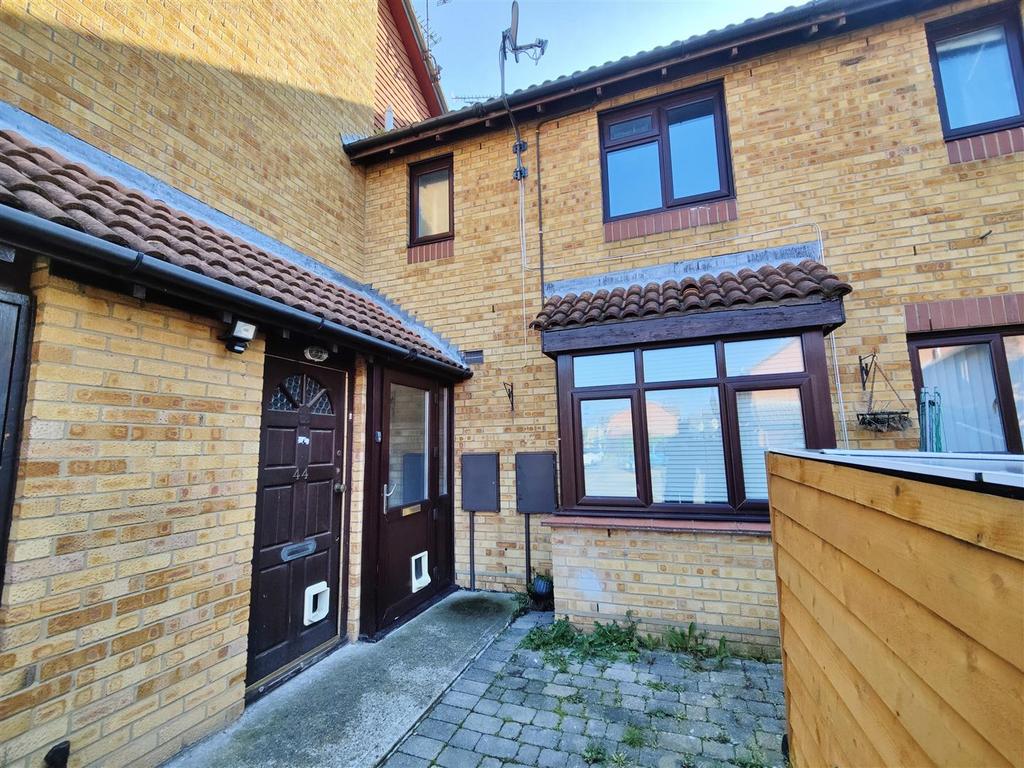 Sunbury Court, Shoeburyness... 1 bed house £925 pcm (£213 pw)