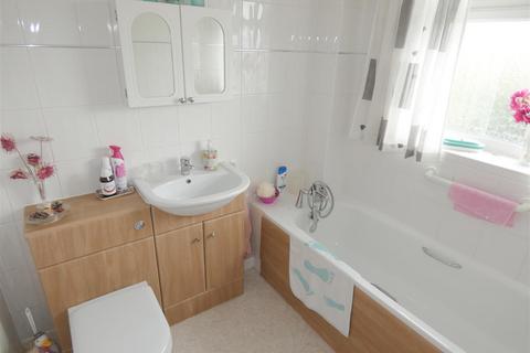 19 Booth Avenue, Sandbach, CW11 4JN