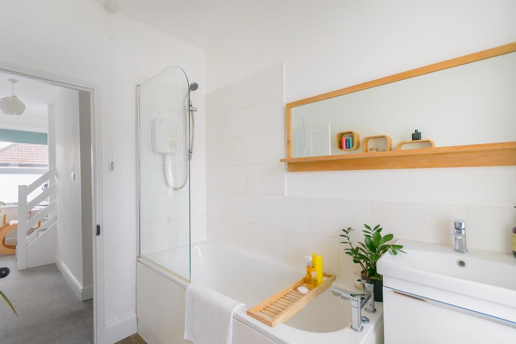 DAORMAHGNIRTLA72 - Bathroom A.jpg