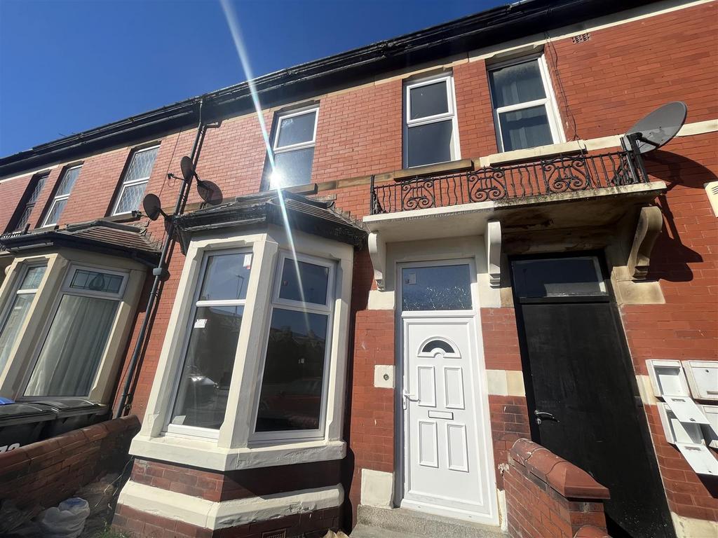 Devonshire Road, Blackpool 3 bed terraced house £700 pcm (£162 pw)