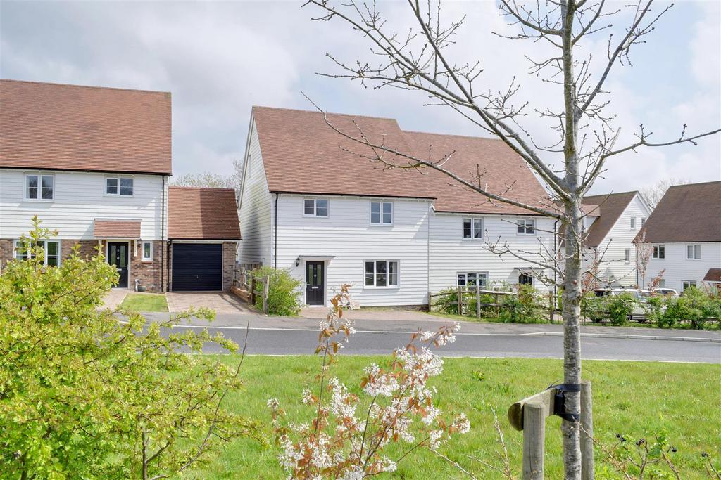 Stockwood Meadow, Staplecross, Robertsbridge 4 bed semidetached house