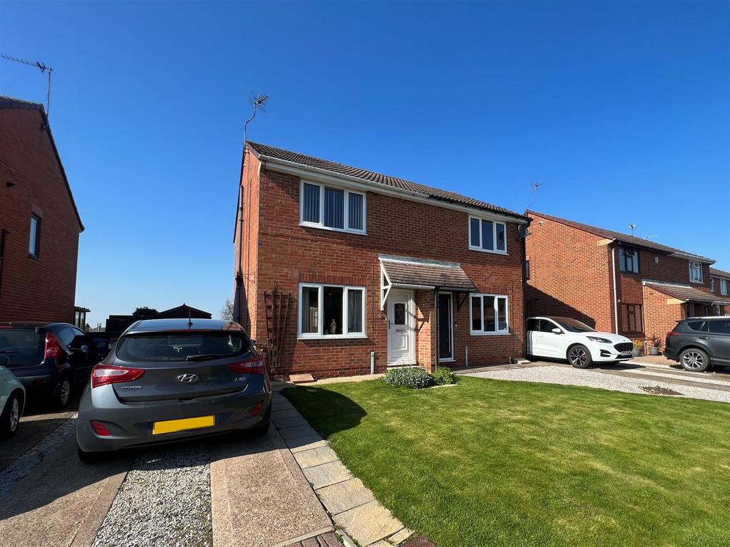 Oak Drive, Newport, Brough 2 bed semidetached house for sale £160,000