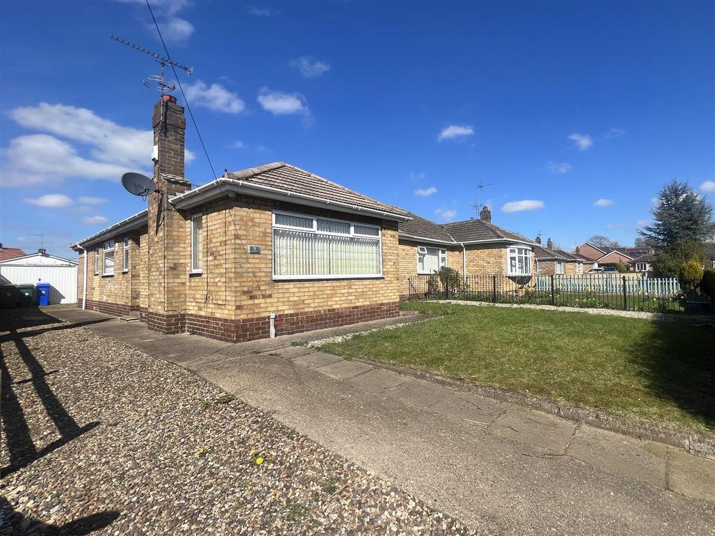 West Hall Garth, South Cave, Brough 3 bed semidetached bungalow £215,000