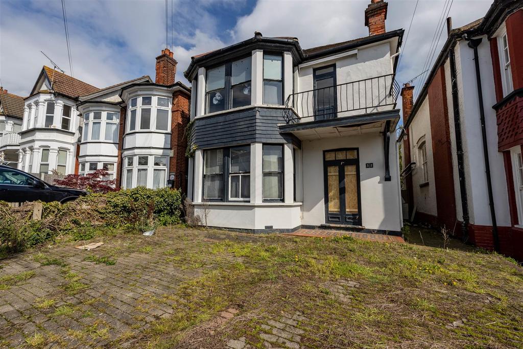 Cobham Road, WestcliffOnSea 5 bed detached house for sale £700,000