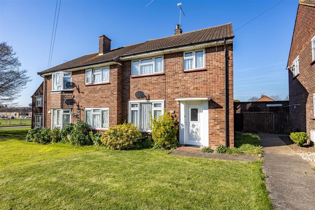Bruton Avenue, WestcliffOnSea 3 bed semidetached house for sale £307,500