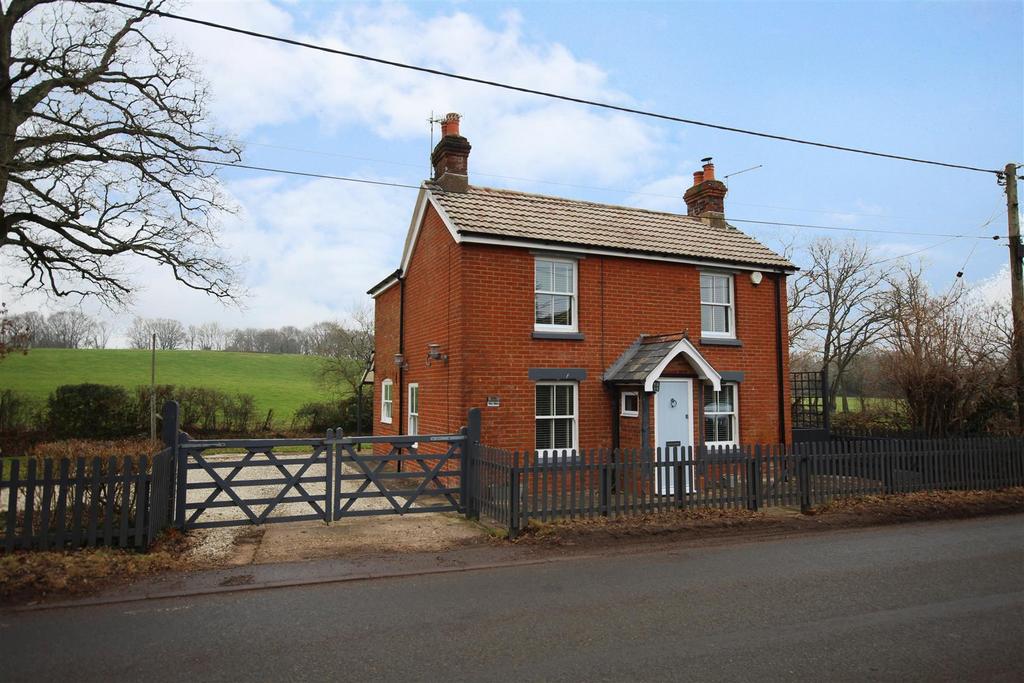 Winsor Road, Winsor, Southampton 3 bed detached house £2,400 pcm (£