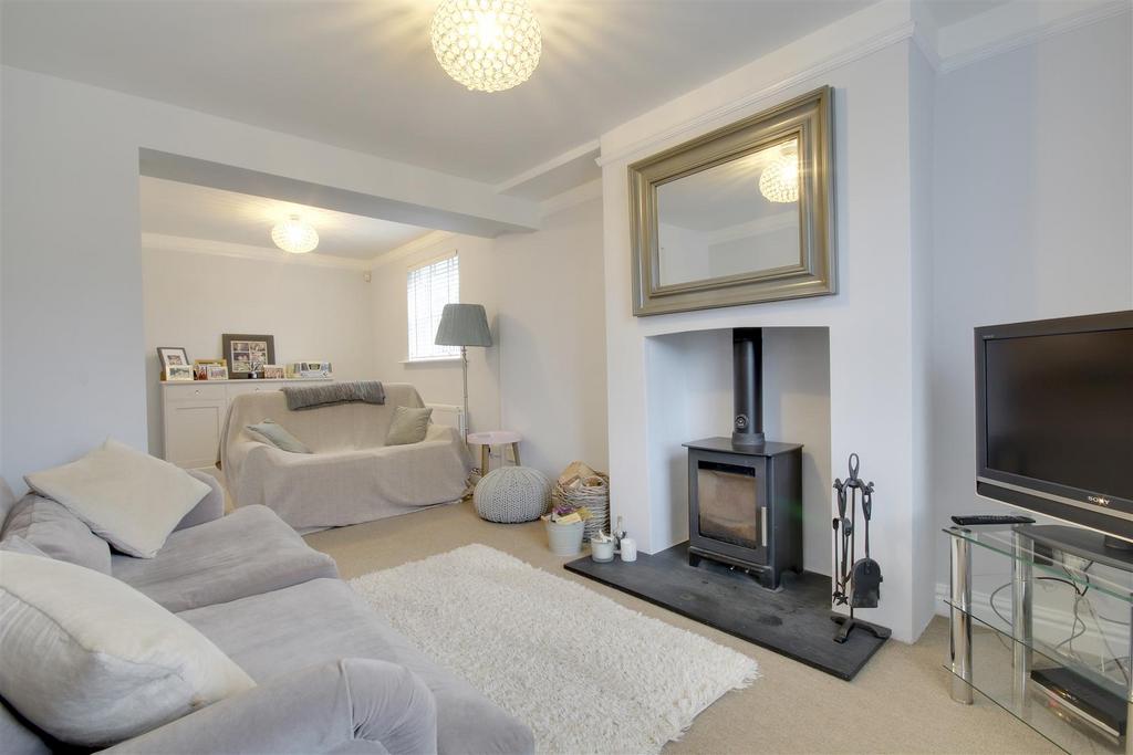 Winsor Road, Winsor, Southampton 3 bed detached house £2,400 pcm (£