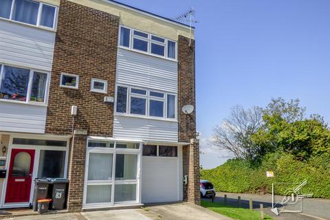 82 Fountain Walk, Northfleet, Gravesend, DA11 9LA