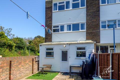82 Fountain Walk, Northfleet, Gravesend, DA11 9LA