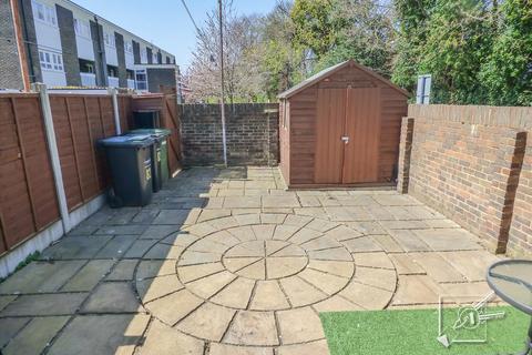 82 Fountain Walk, Northfleet, Gravesend, DA11 9LA