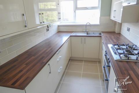 82 Fountain Walk, Northfleet, Gravesend, DA11 9LA
