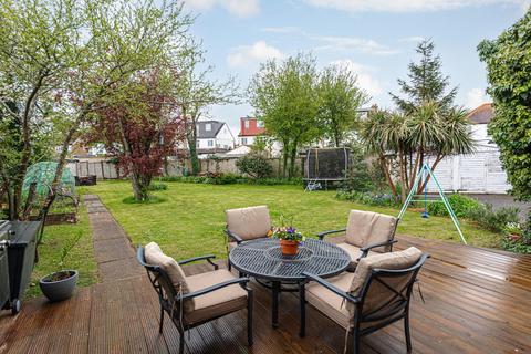 27 Worthfield Close, Epsom, KT19 9RF