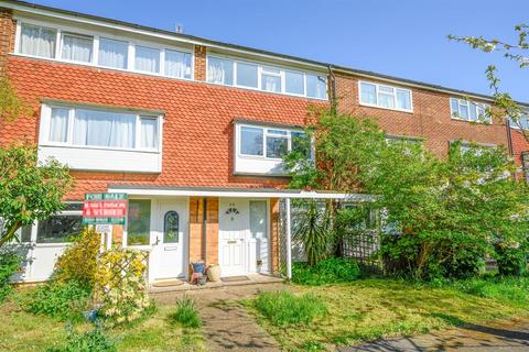 25 Spurfield, West Molesey, KT8 1RR