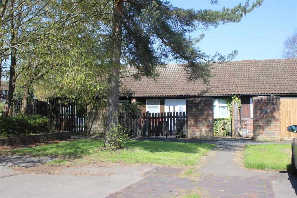 Hills Close, Great Linford, Milton... 3 bed bungalow £275,000