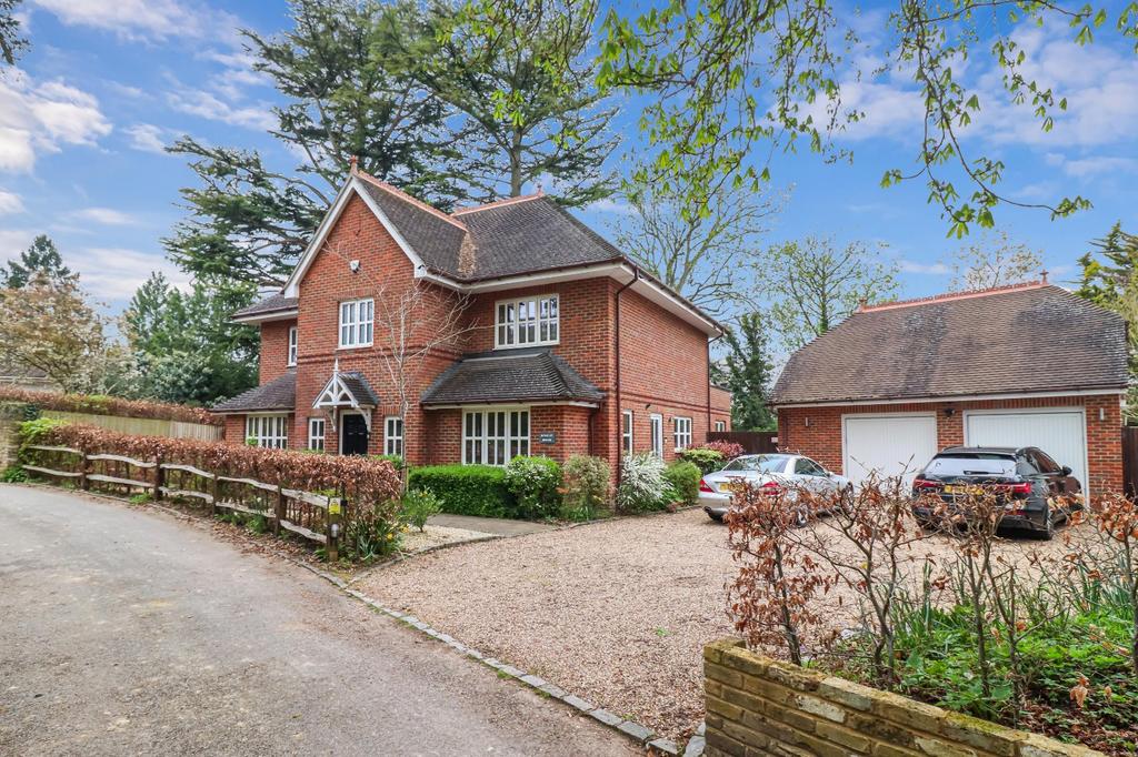 Grange Drive, Wooburn Green, Buckinghamshire, HP10 5 bed detached house