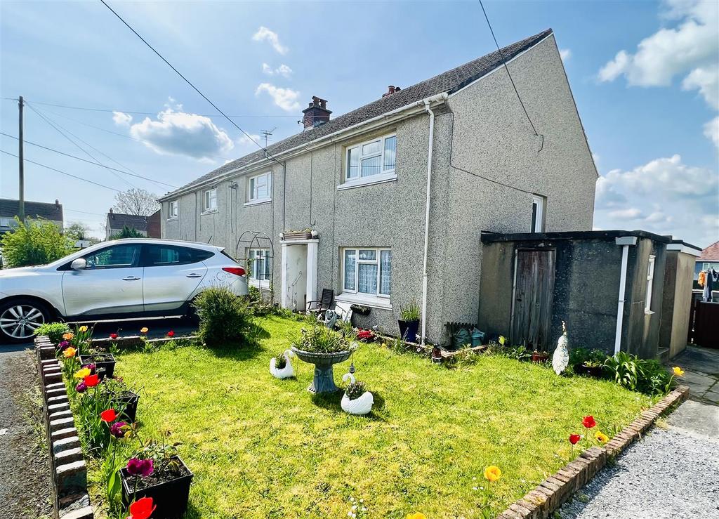 Bron Gwendraeth, Carway, Kidwelly 2 bed flat for sale £69,500