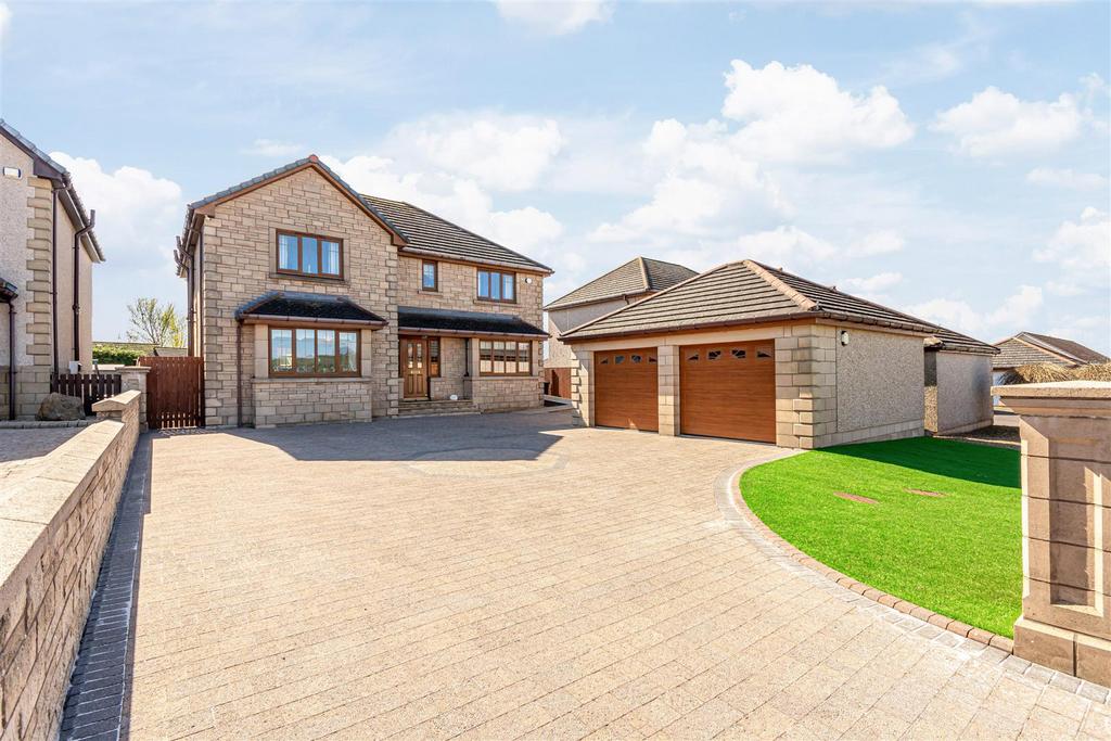 96 Springhill Brae, Crossgates, KY4 8BS 4 bed detached house £380,000